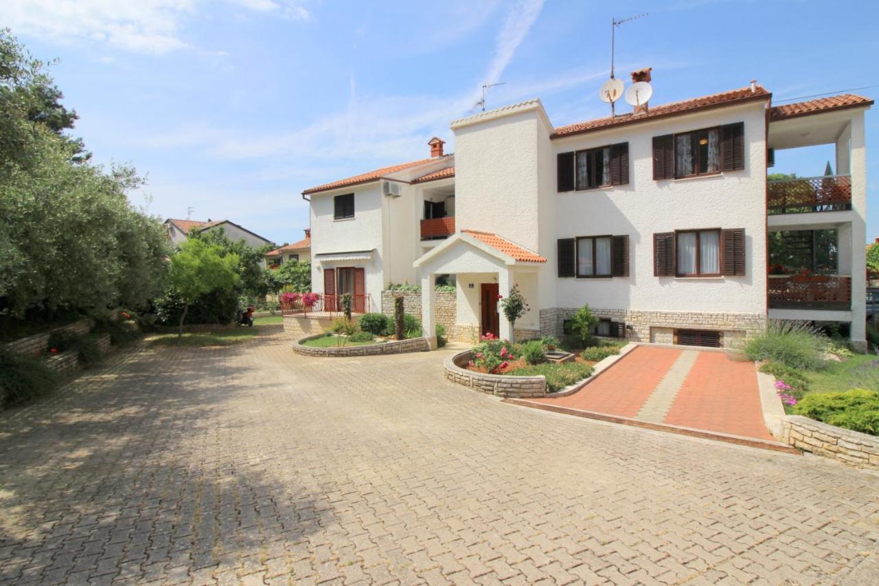 Apartment Ema Near City Center Пореч Екстериор снимка